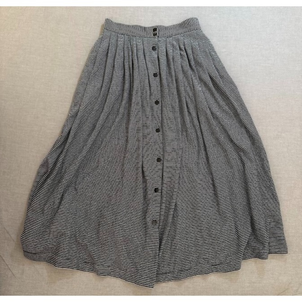 Vintage Jones New York Skirt Womens 10 White Striped Snap Ladies USA Long 26x32.